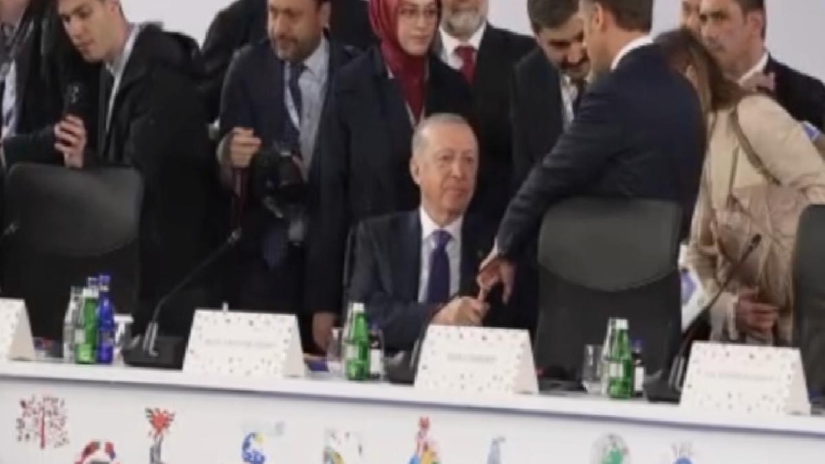 Cumhurbaşkanı Erdoğan-Macron görüşmesinden dikkat çeken anlar