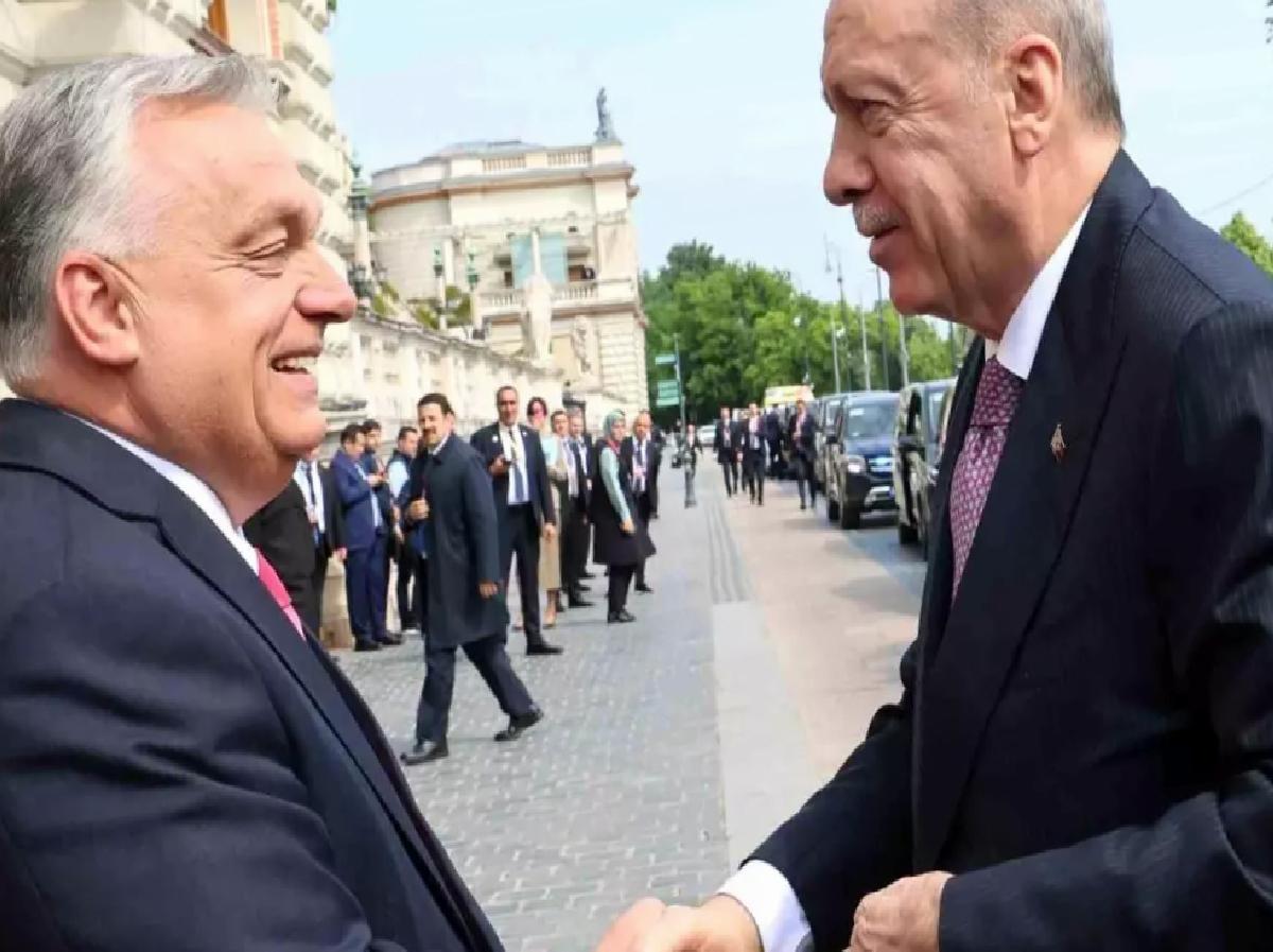 Cumhurbaşkanı Erdoğan, TDT Zirvesi’nde Macaristan Başbakan Orban tarafından karşılandı
