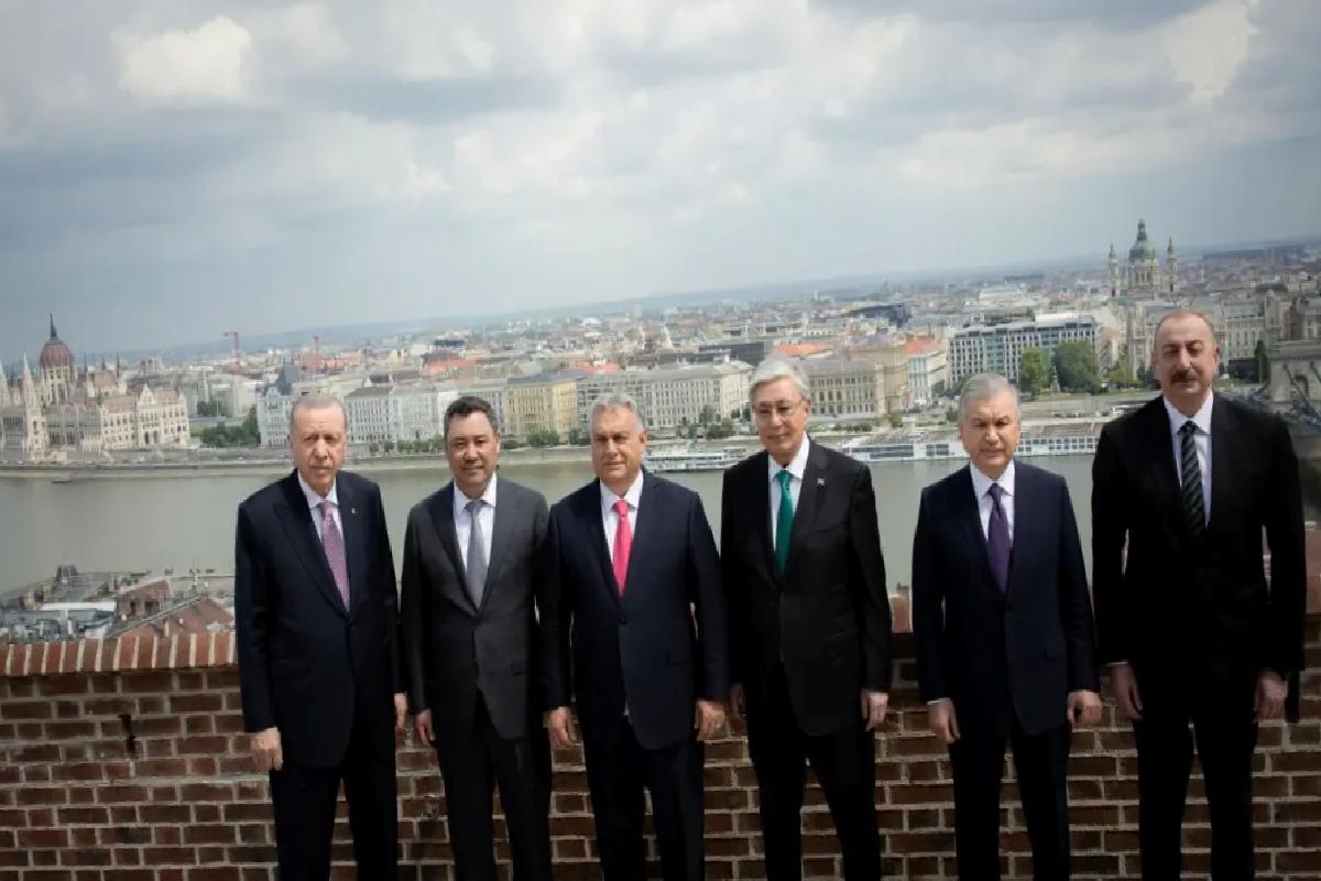 Cumhurbaşkanı Erdoğan, Türk Devletleri Teşkilatı Zirvesi’nde Hatıra Fotoğrafı Çektirdi