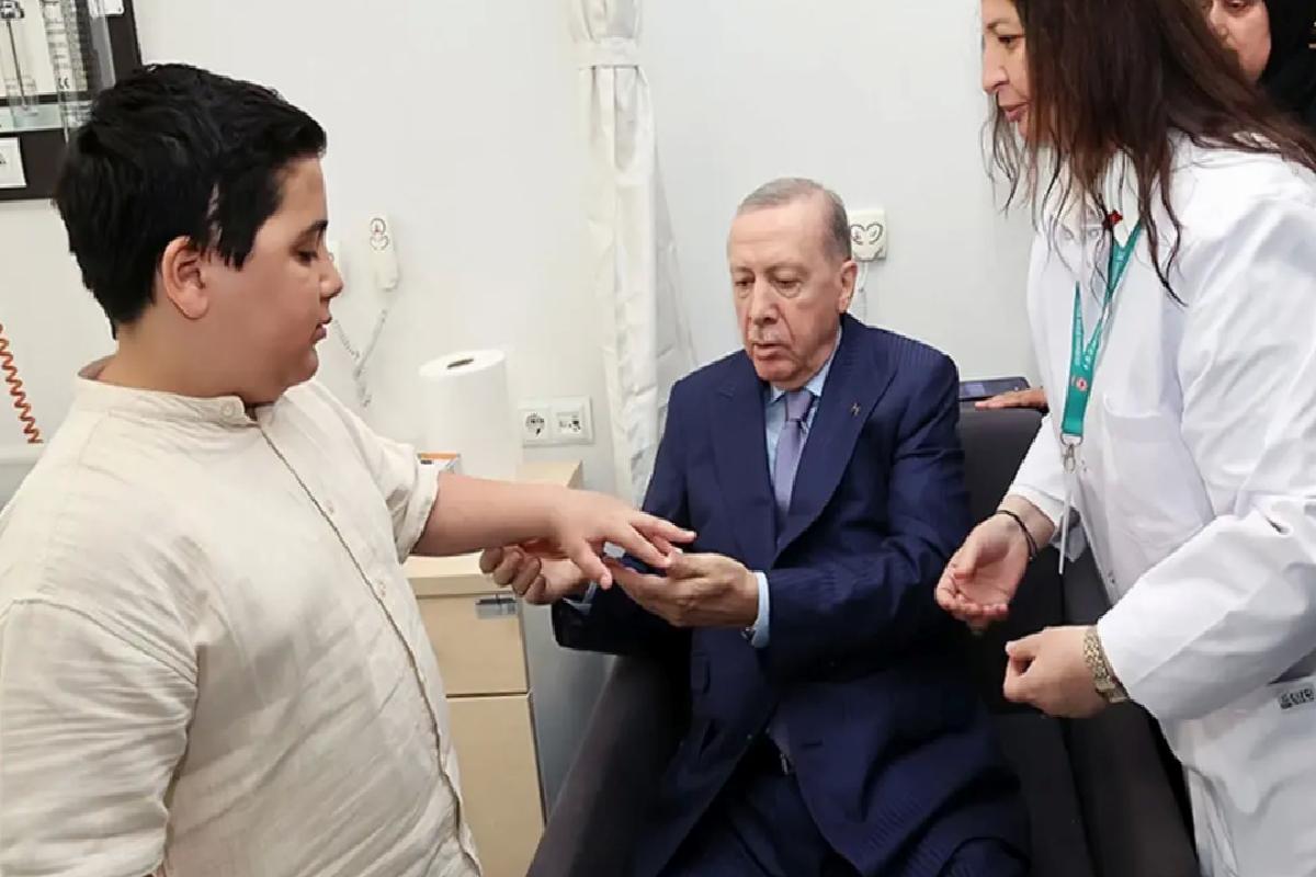 Cumhurbaşkanı Erdoğan ve küçük çocuğun güldüren Fenerbahçe diyaloğu