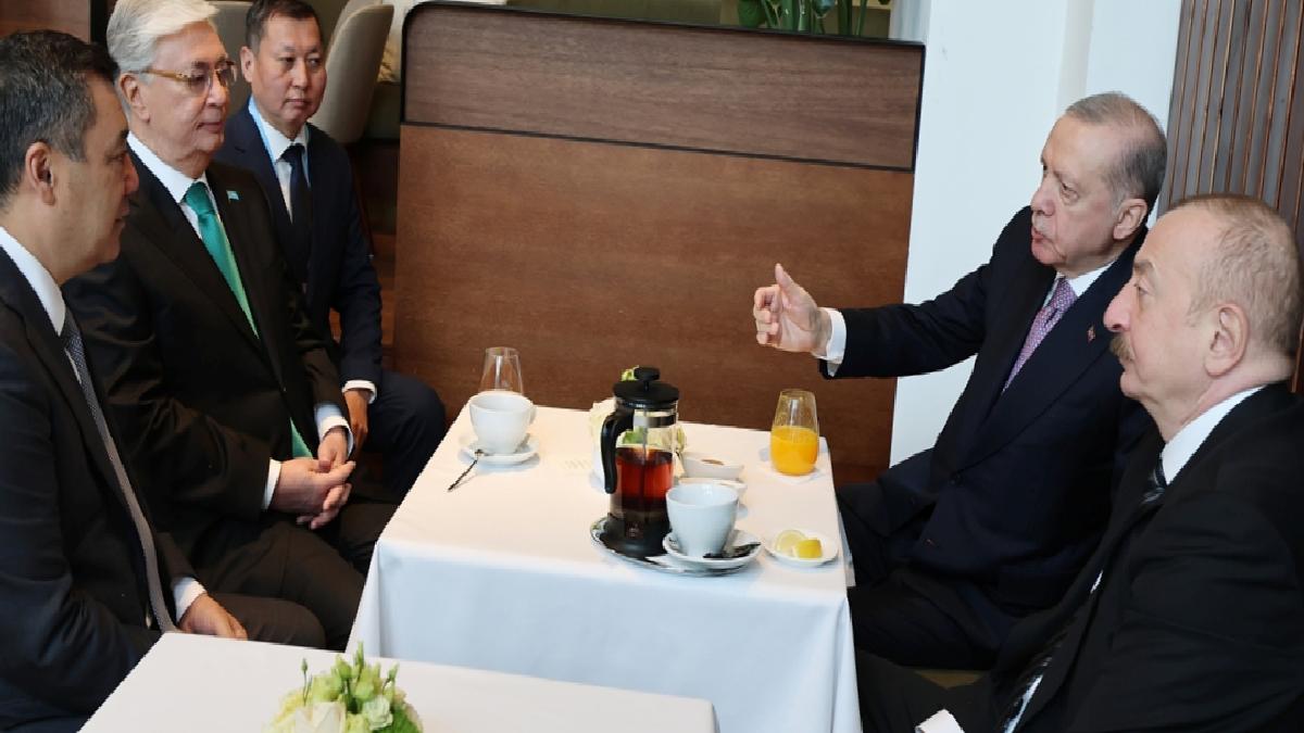Cumhurbaşkanı Erdoğan’ın Macaristan’da liderlerle samimi sohbeti