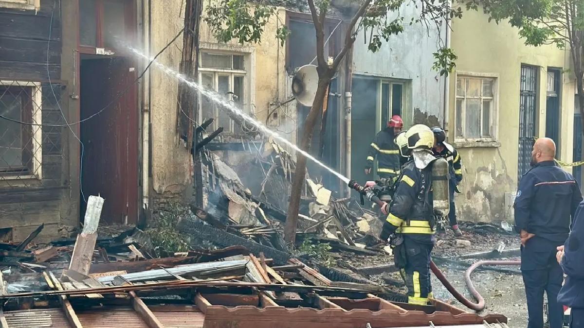 Darıca’da Yangın: 2 İtfaiye Personeli Yaralandı