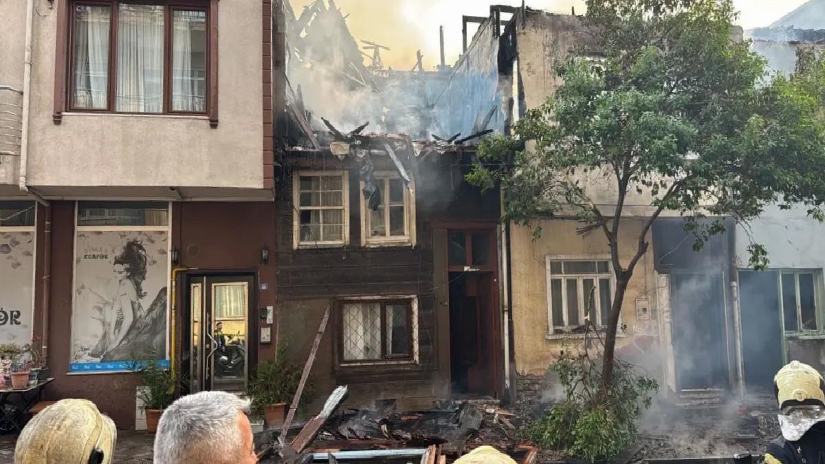 Darıca’da Yangın: 3 Ev Zarar Gördü