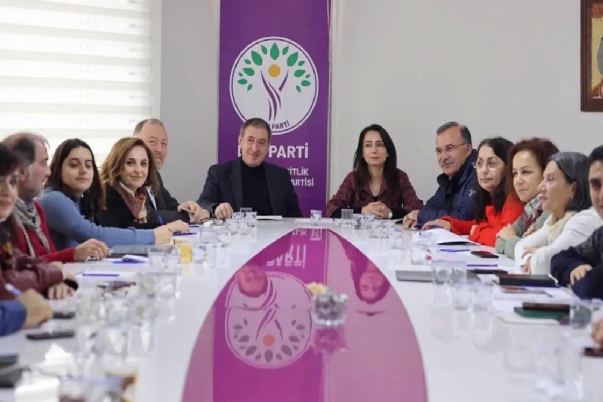 DEM Parti MYK’sı süreci ele aldı: İmralı’yı ziyaret edenlere yasal güvence talep edilecek