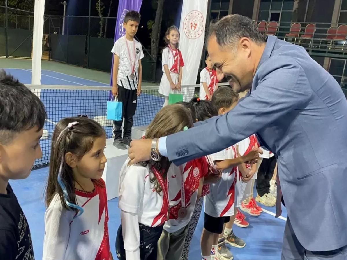 Demirci’de Tenis Turnuvası Tamamlandı