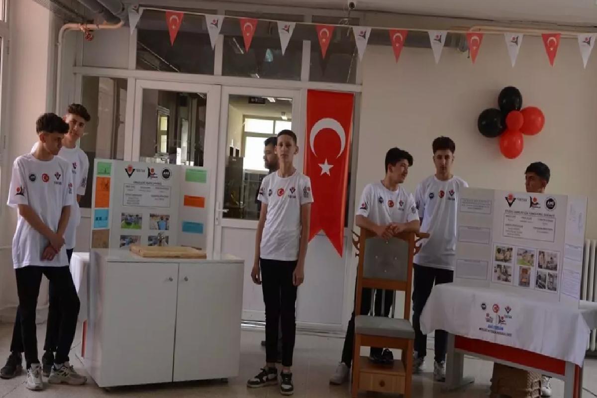 Demirci’de TÜBİTAK Bilim Fuarı