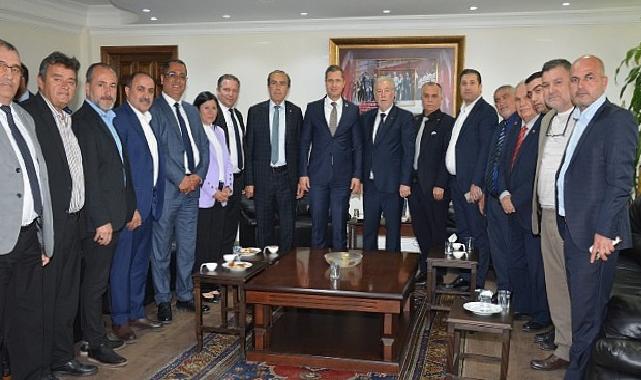 Deniz Yücel’e esnaftan sıcak karşılama