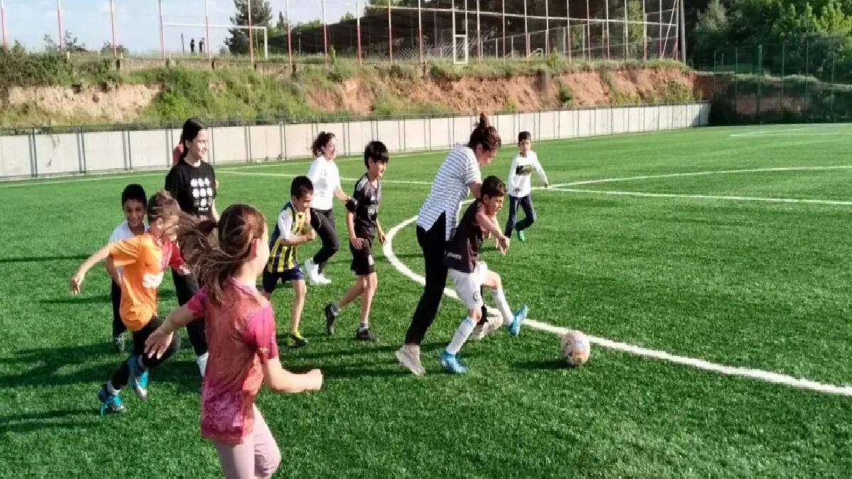 Denizli’de Anneler Günü’nde Futbol Coşkusu