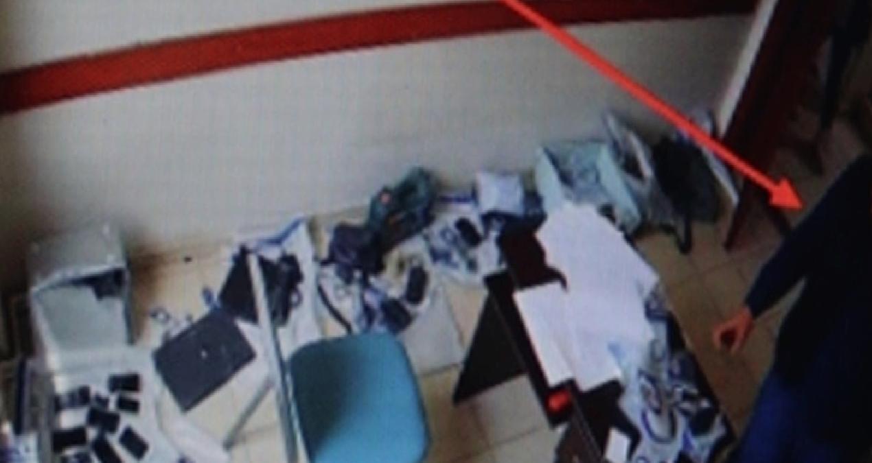 Depremde ölenlerin altınlarını çalan polis meslekten ihraç edildi