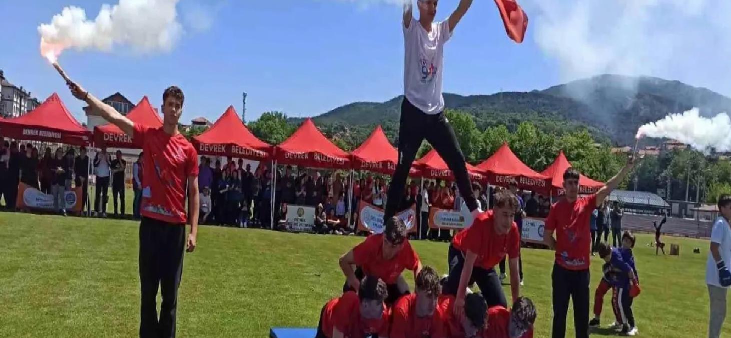 Devrek’te Atatürk’ü Anma Gençlik ve Spor Bayramı Coşkusu