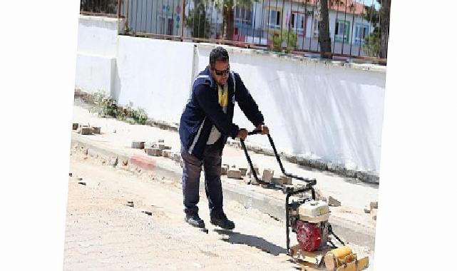 Didim Belediyesi, ilçe genelinde başlattığı yol yapım çalışmalarını tüm hızıyla sürdürüyor.