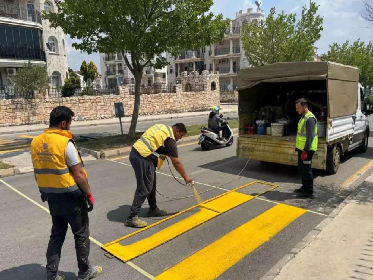 Didim’de Büyükşehir Belediyesi Çevre Düzenleme Çalışmalarını Sürdürüyor