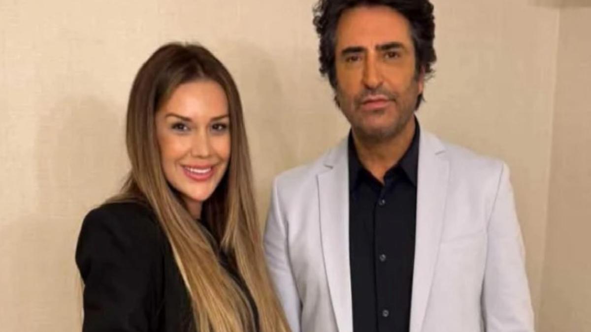 Dilan Polat, Mahsun Kırmızıgül’ü kulisinde ziyaret etti