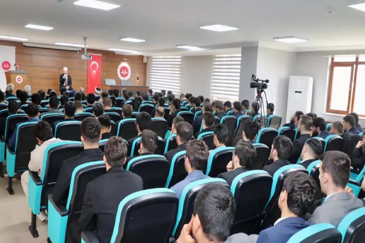 Diyanet Başkanı Erbaş, İmamları Göreve Hazırladı