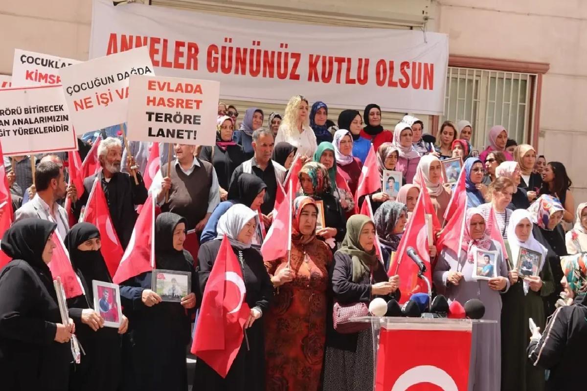 Diyarbakır anneleri “Anneler Günü”nde de evlat nöbetinde