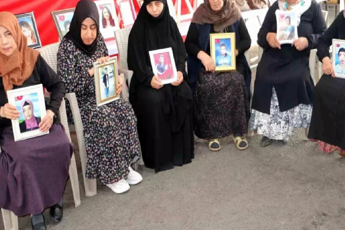 Diyarbakır Anneleri Umutla Bekliyor