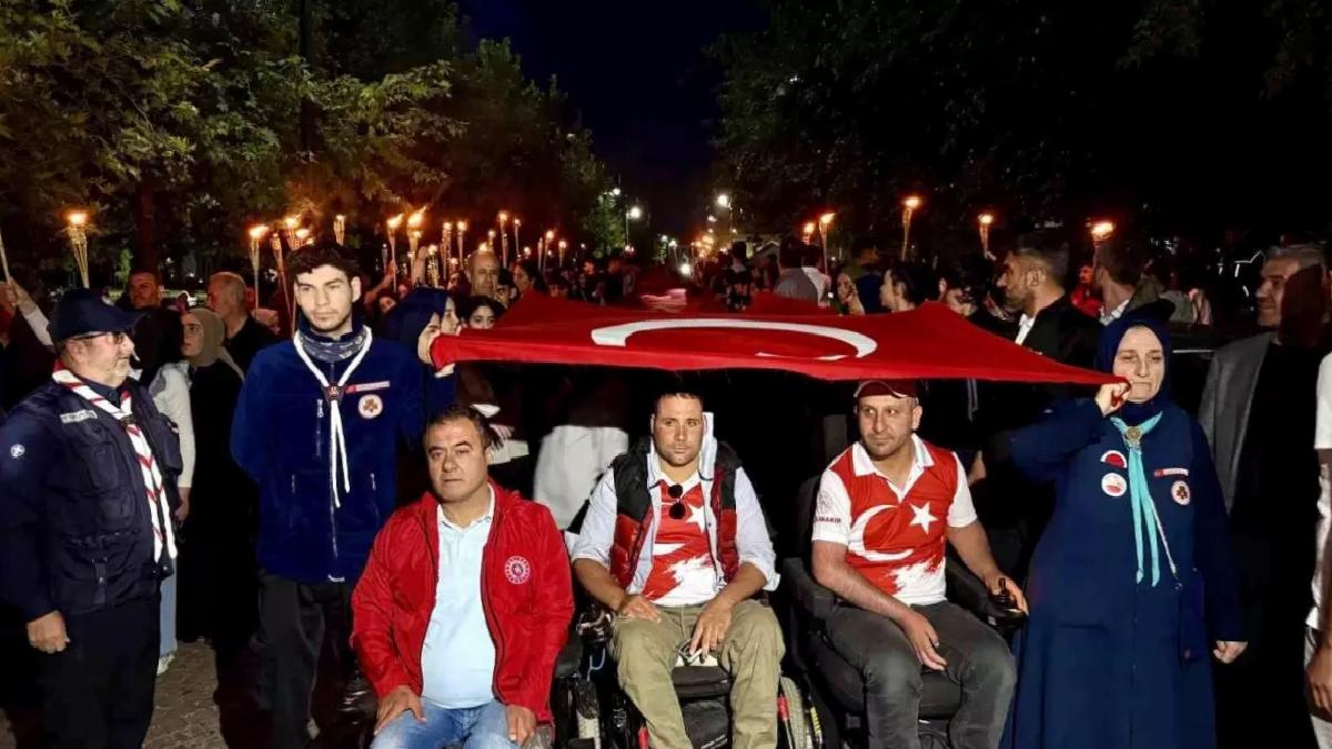 Diyarbakır’da Fener Alayı Yürüyüşü
