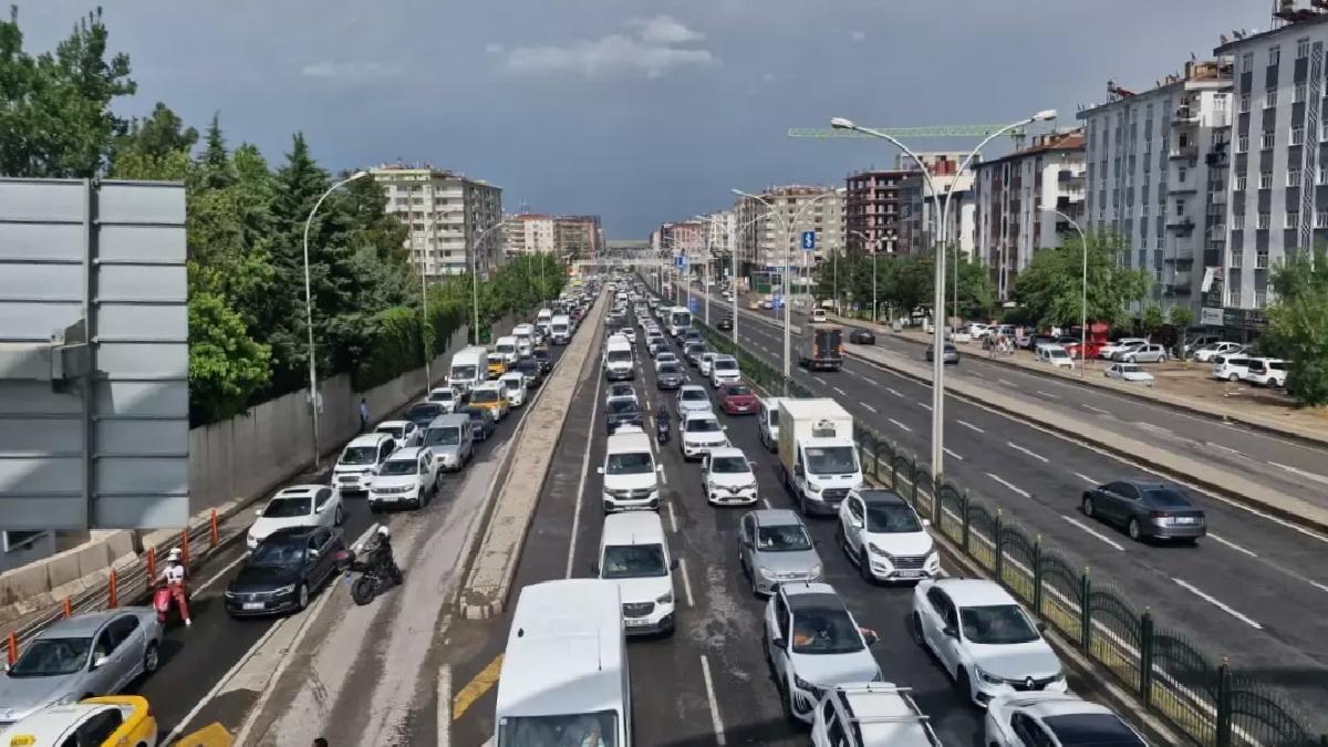 Diyarbakır’da Sağanak ve Dolu Yağışı