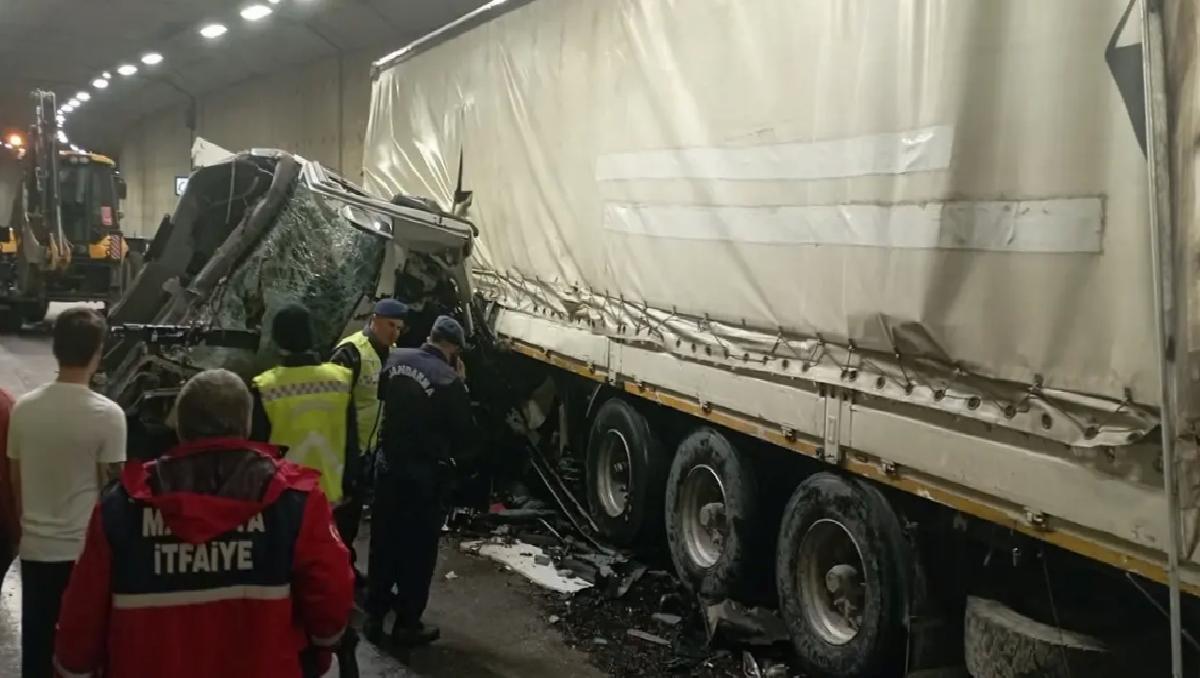 Doğanşehir’de Tır Duvara Çarptı