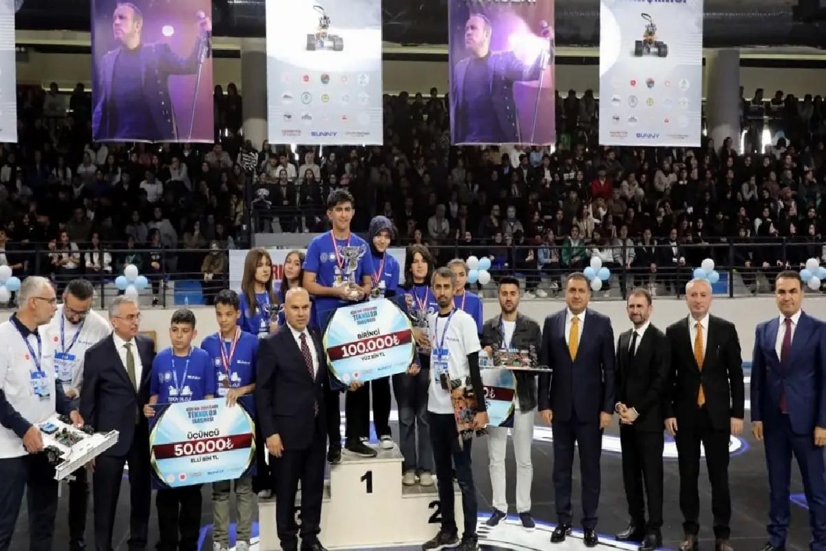 Doğu Anadolu’nun teknoloji tutkunu öğrencileri Ağrı’da yeteneklerini sergiledi