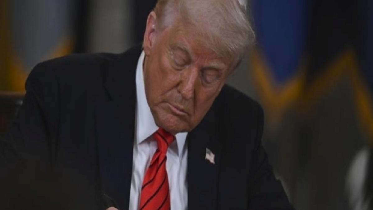 Donald Trump, göçmenler için ‘ABD dışına ücretsiz uçuş’ kararnamesini imzaladı