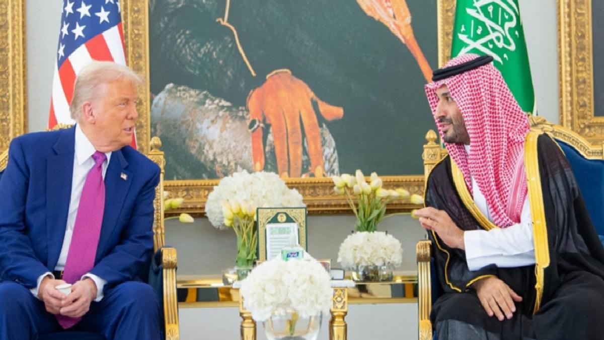 Donald Trump Suudi Arabistan’da: Görüşmelerde uyukladı