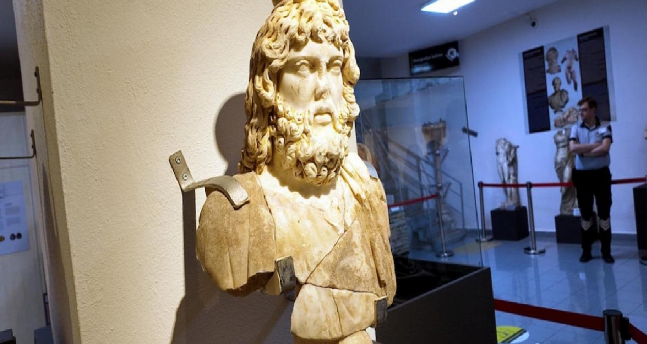 Dünyanın nadide Zeus büstlerinden biri artık Bolu’da