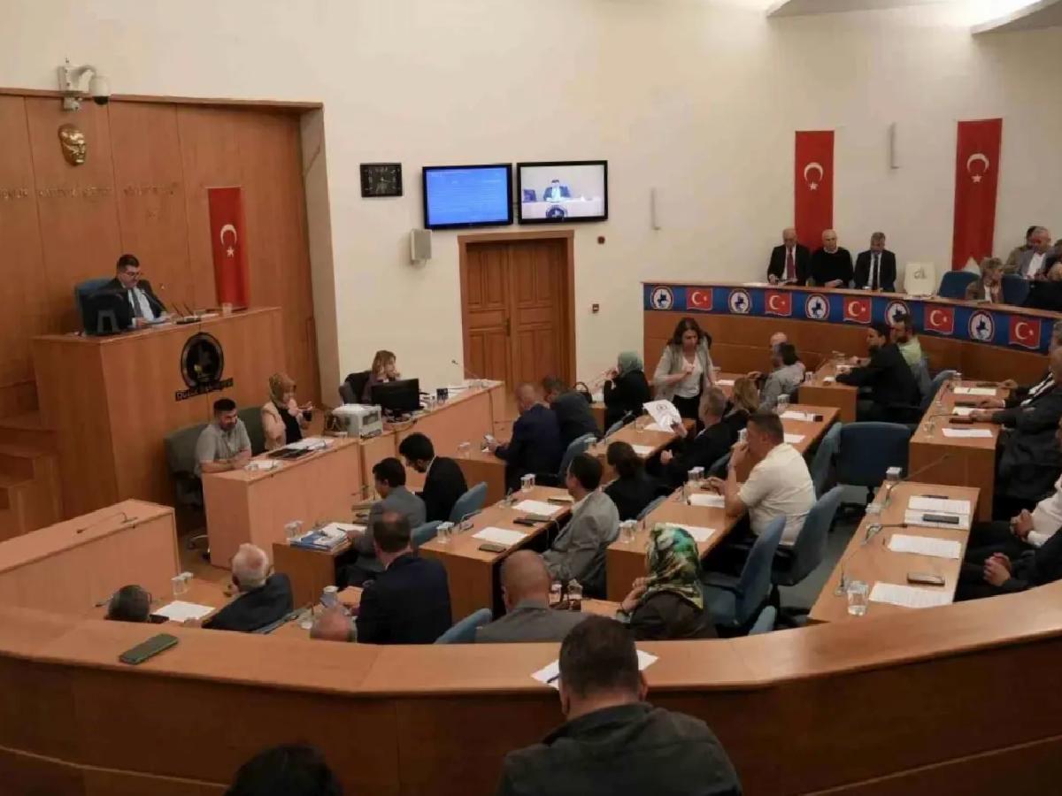 Düzce Belediye Meclisi’nde Su Basıncı Sorunu ve İmar Düzenlemeleri Görüşüldü