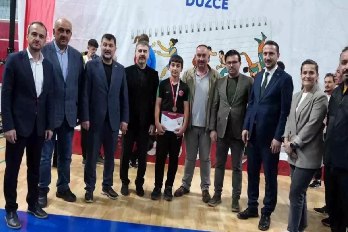 Düzce’de Güreş Türkiye Birinciliği Tamamlandı