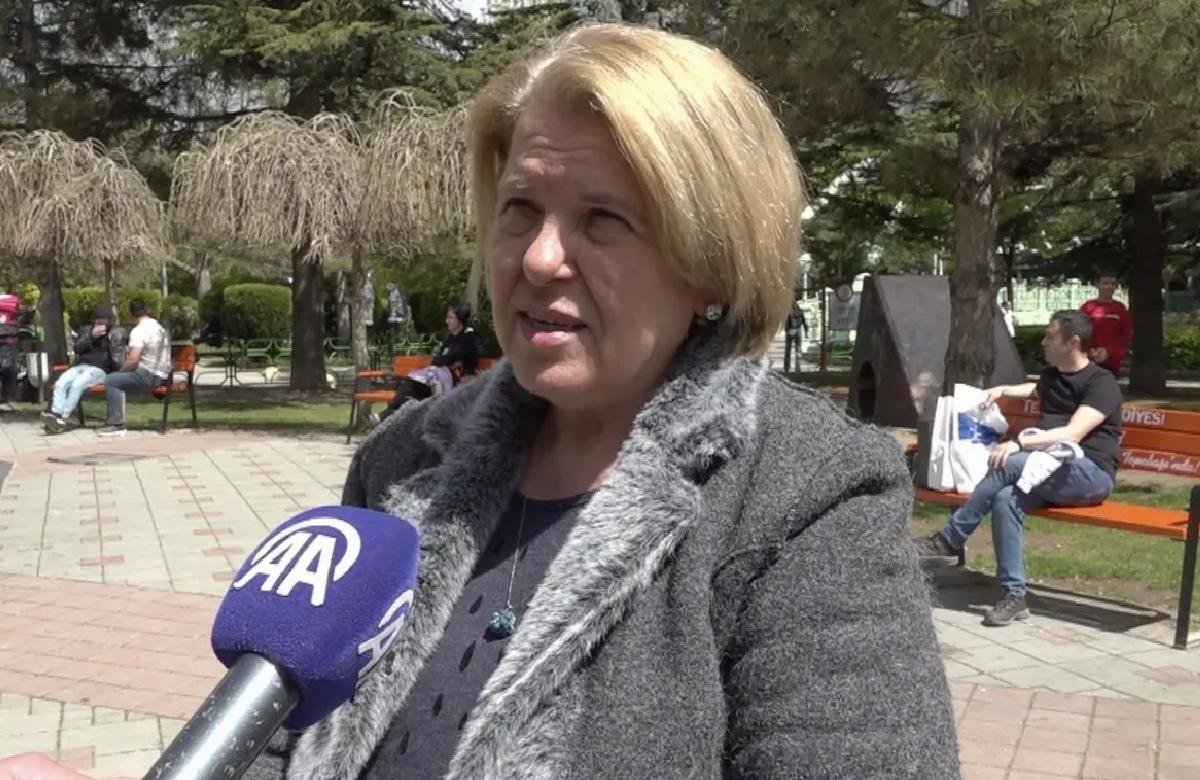 Ebe, Damadıyla Şaşırtıcı Bağlantı Kurdu