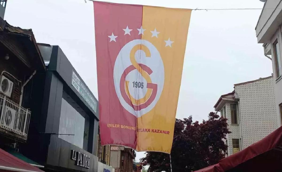 Edirne’de Galatasaray Bayrağı Asıldı