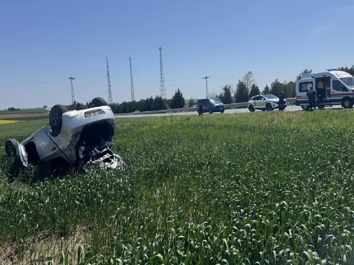 Edirne’de Otomobil Devrildi: 2 Yaralı