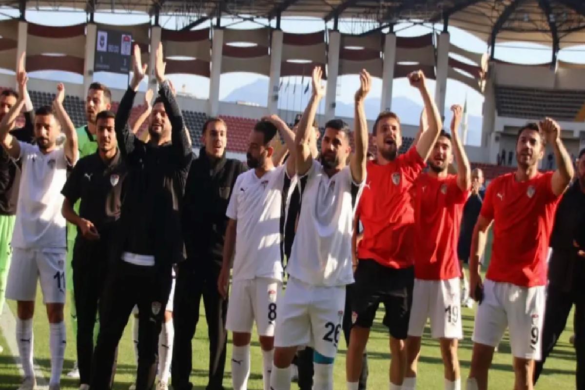 Efsane geri dönüyor! Süper Lig’in eski takımı Manisaspor namağlup şampiyon oldu