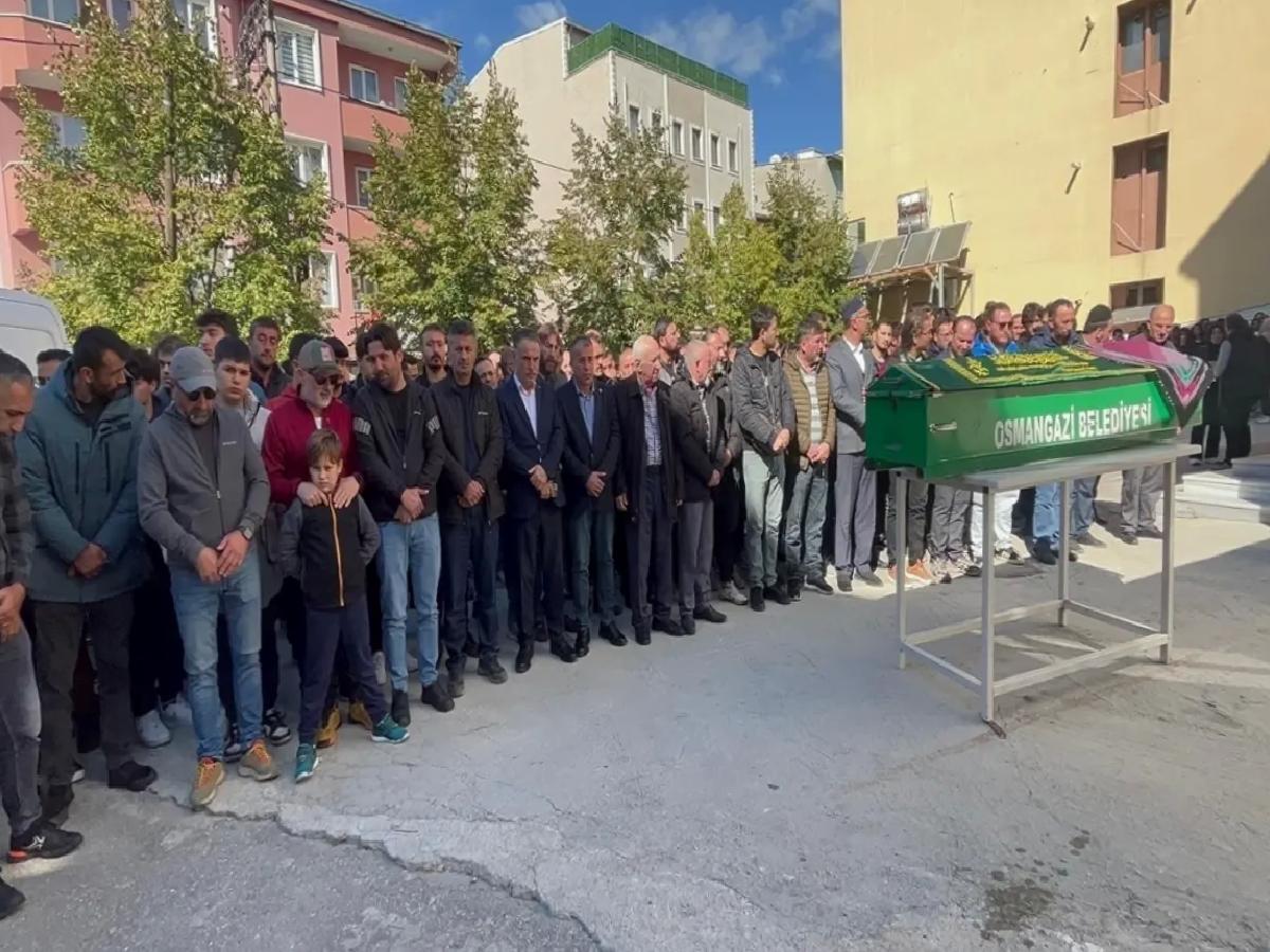 Ehliyetsiz sürücü, kırmızı ışıkta geçmeye çalışan genç kıza çarptı: Savcıdan 9 yıla kadar hapis istemi