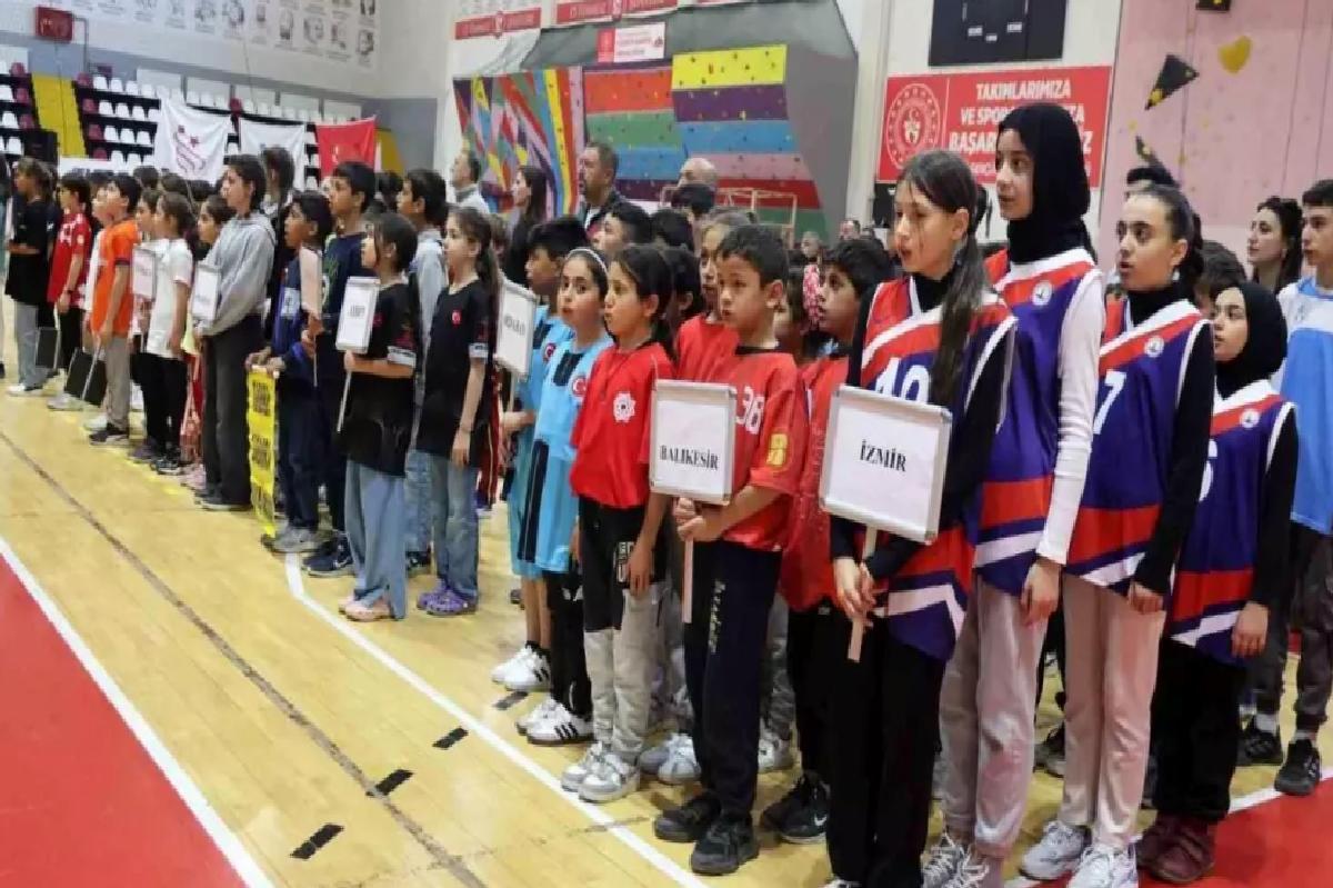 Elazığ’da Dağcılık Spor Tırmanışı Türkiye Şampiyonası başladı