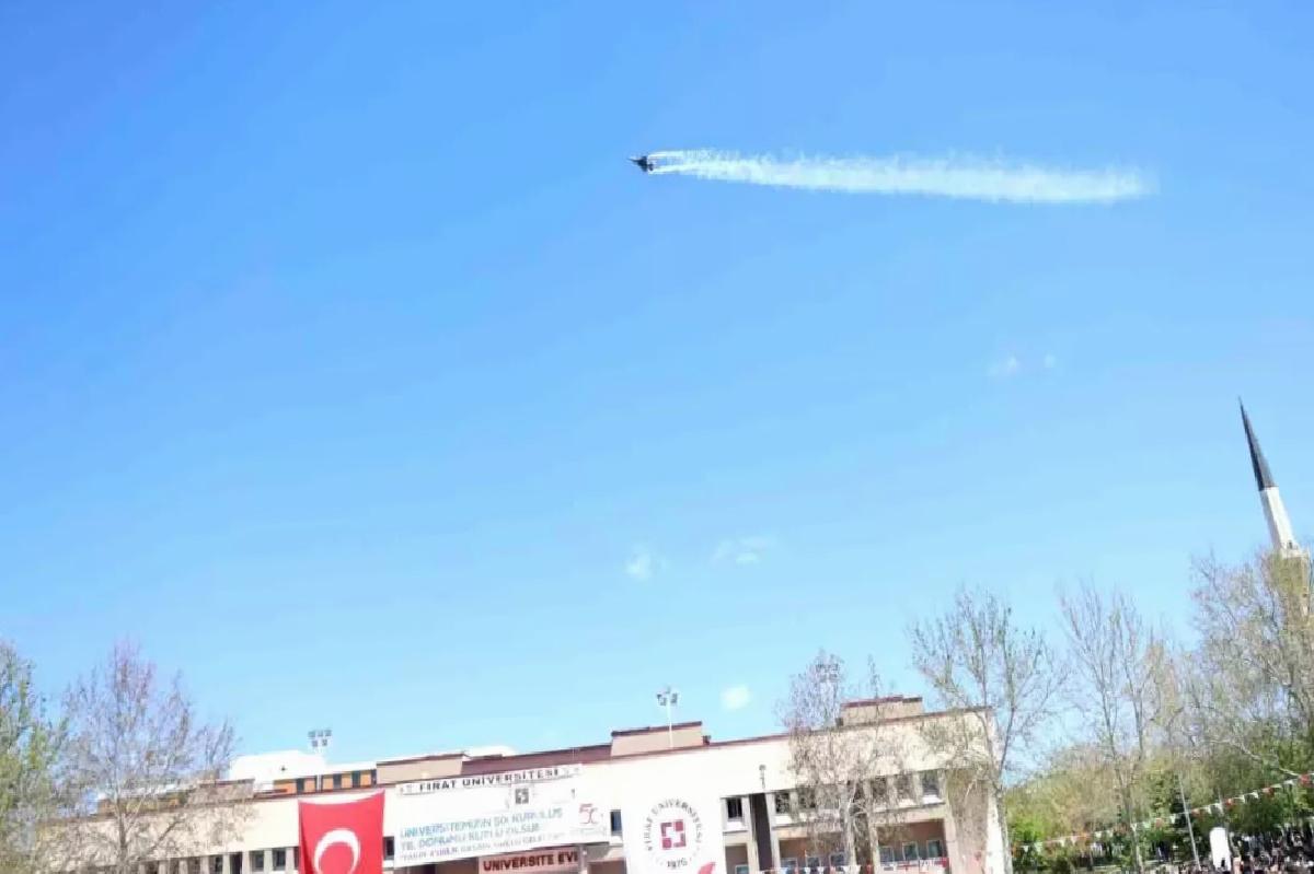 Elazığ’da SOLOTÜRK Gösterisi Büyüledi