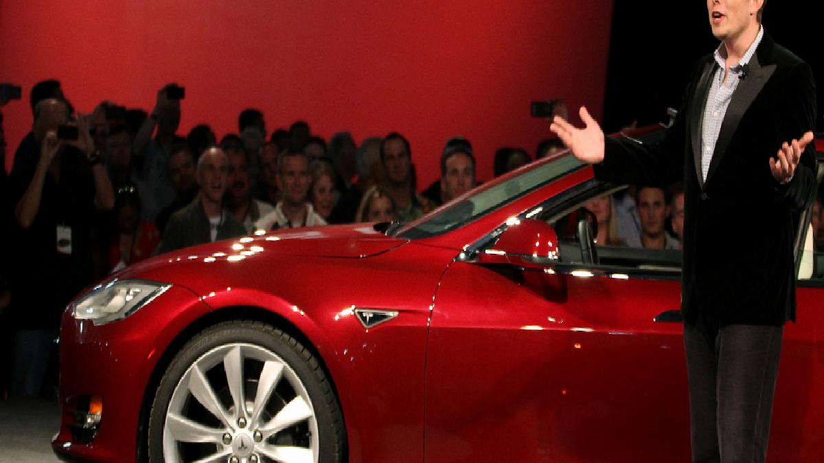 Elon Musk’tan Tesla açıklaması: Hiçbir yere gitmiyorum