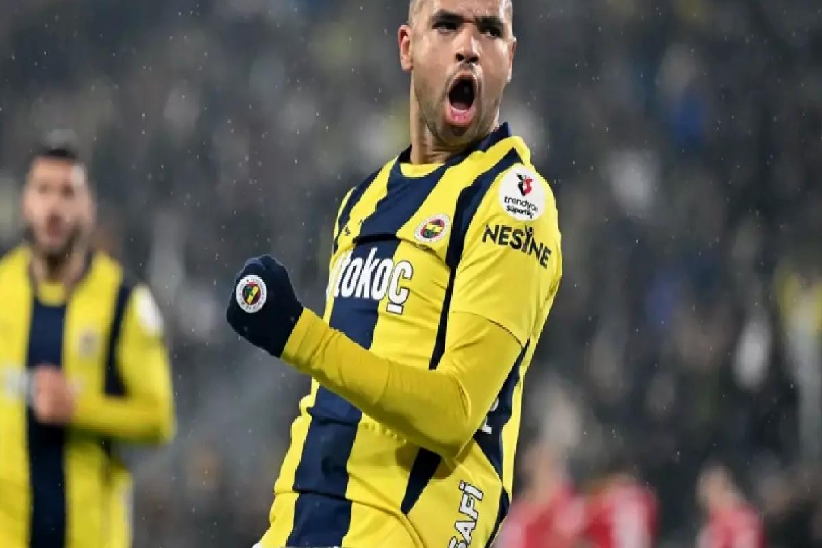 En-Nesyri gol attıktan sonra taraftarlara hareket çekti
