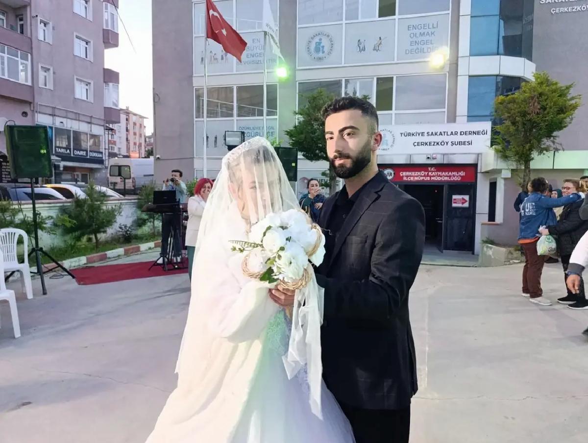 Engelli Gençin Gelinlik Hayali Gerçekleşti