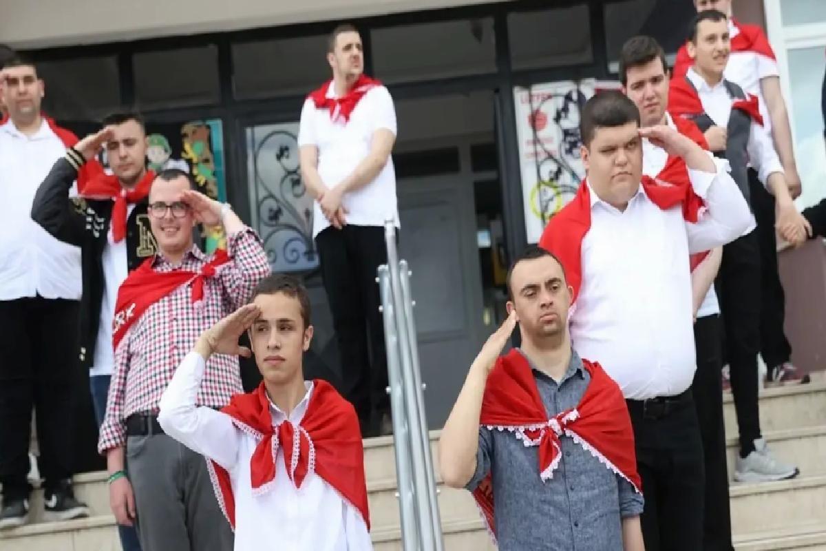 Engelli Öğrencilere Asker Kınası