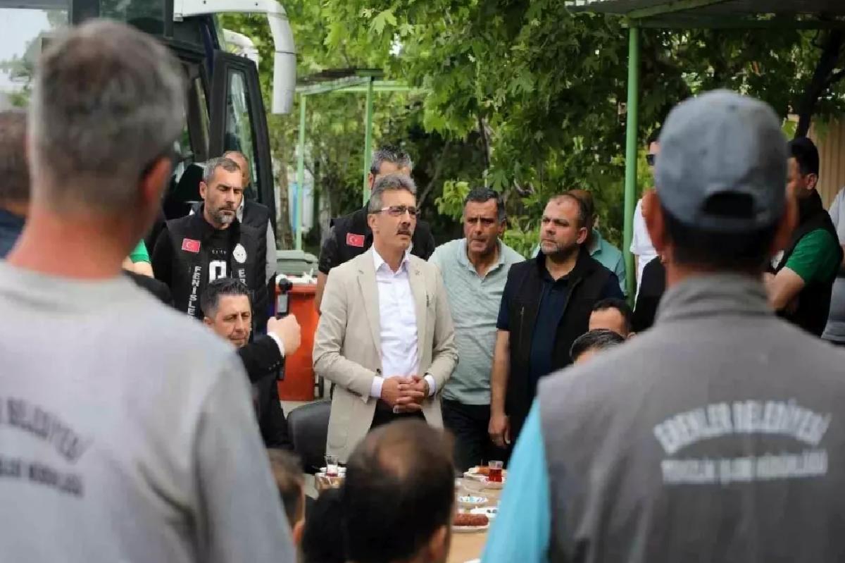 Erenler Belediye Başkanı Dinç, Temizlik Ekiplerine Teşekkür Etti