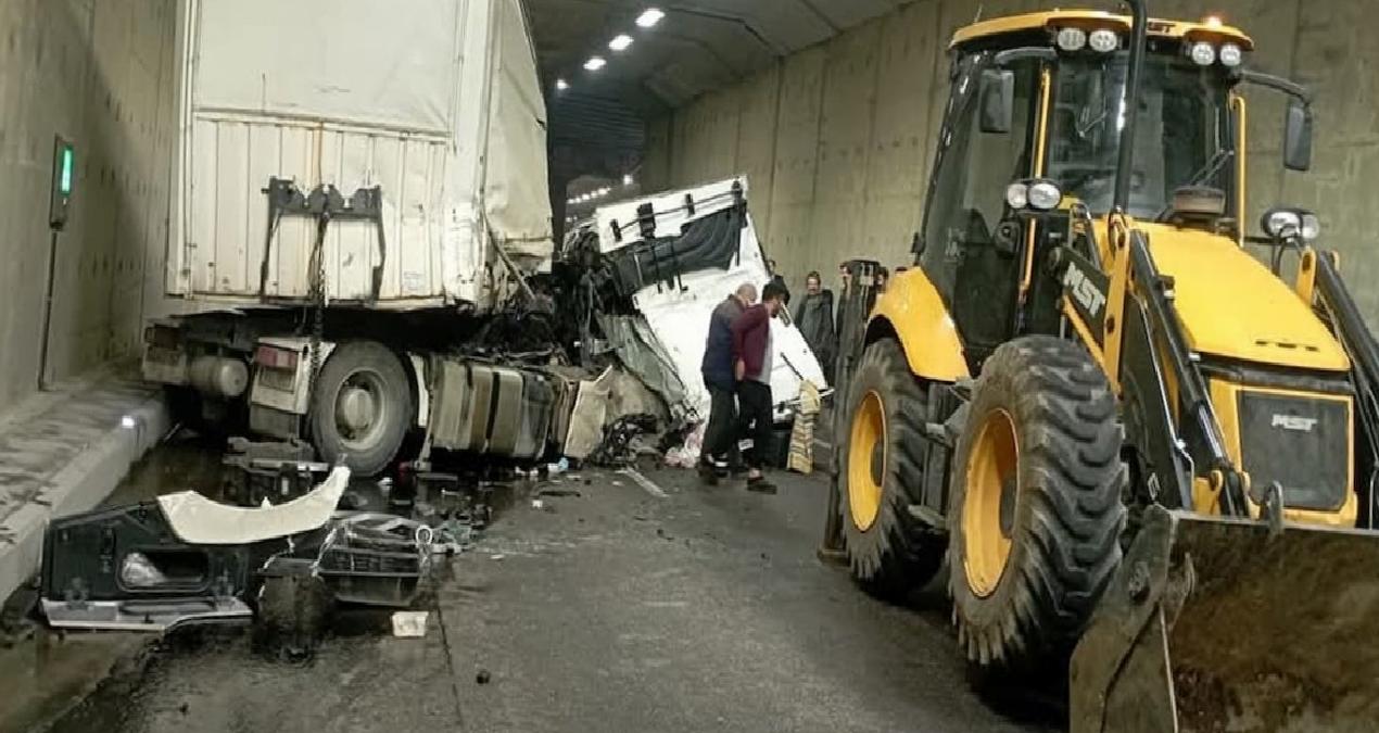 Erkenek Tüneli’nde TIR duvara çarptı: 1 ağır yaralı