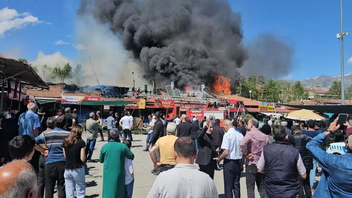 Erzincan’da Buğday Meydanı’nda Yangın