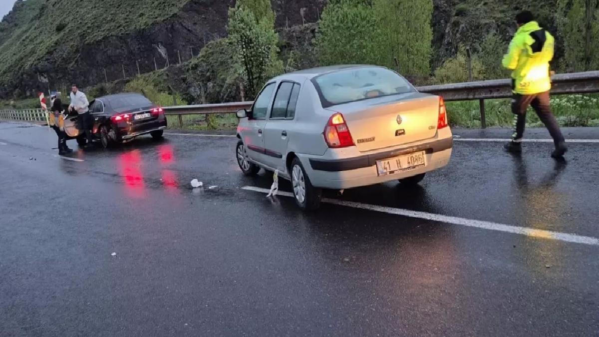 Erzincan’da Trafik Kazası: 4 Yaralı