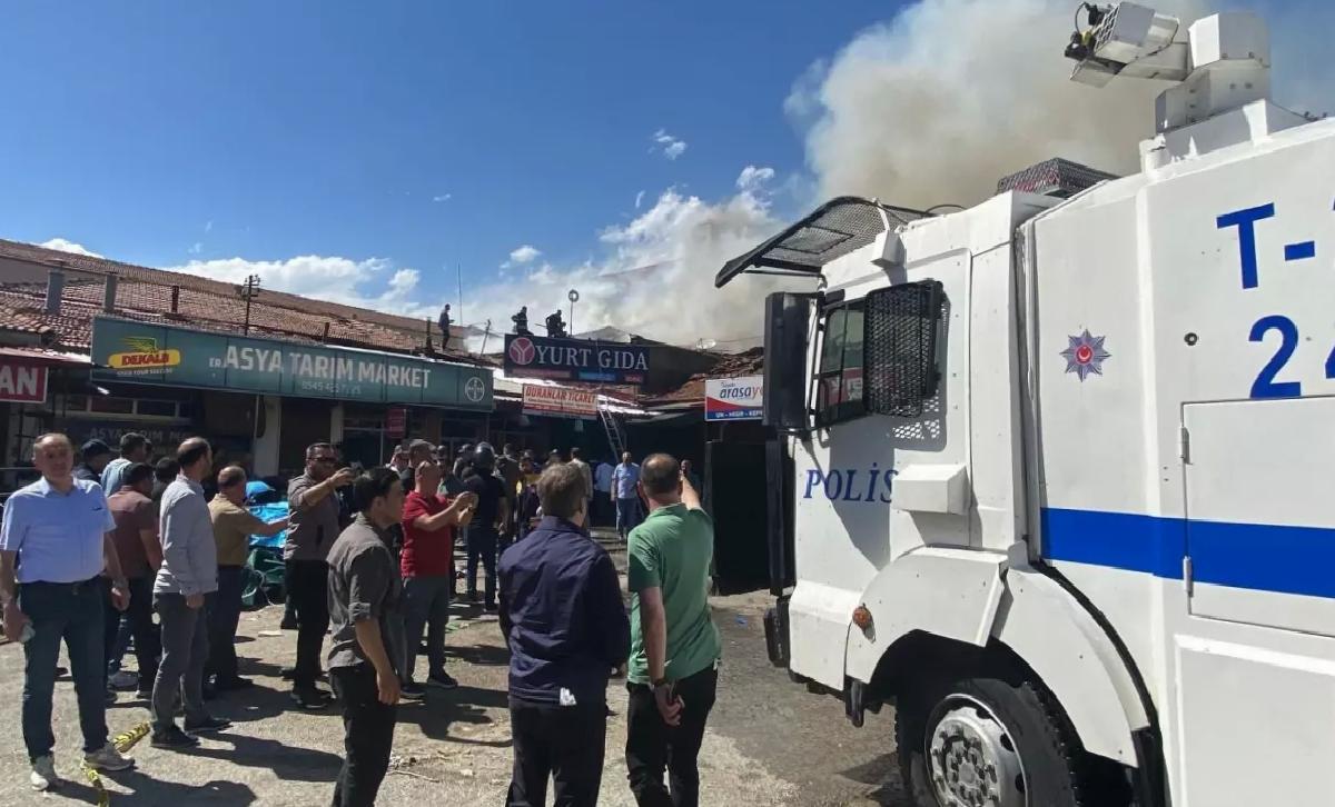 Erzincan’da Yangın 20 İş Yerini Vurdu