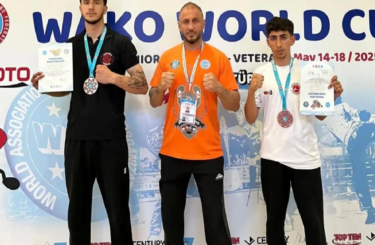 Erzincanlı Sporcular Kick Boks’ta Başarı Elde Etti