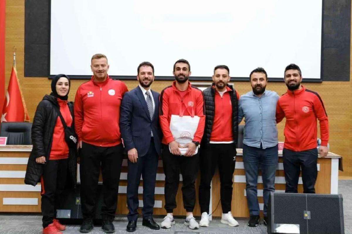 Erzurum’da Antrenörler Bilgi Yarışmasında Yarıştı