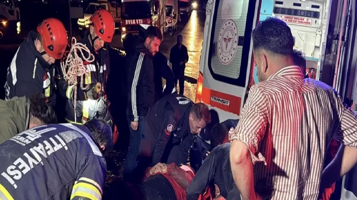 Erzurum’da Araç Dereye Yuvarlandı, 3 Yaralı
