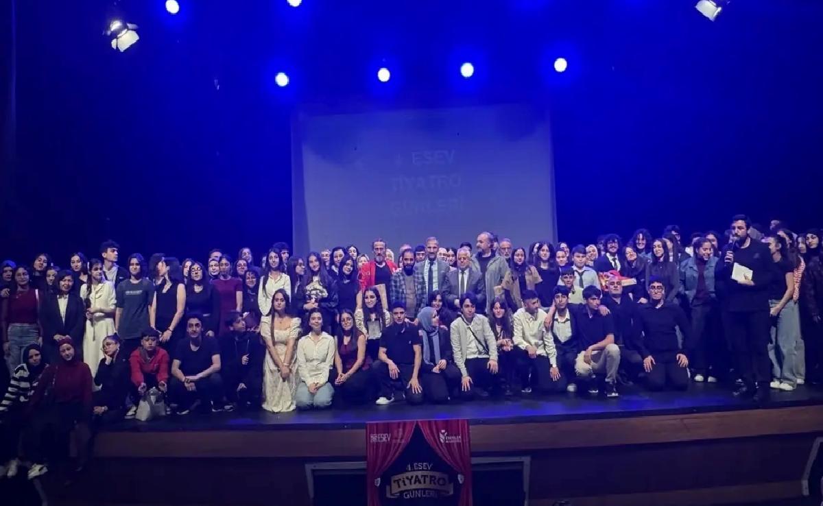 ESEV Tiyatro Günleri’nde Ödüller Sahiplerini Buldu