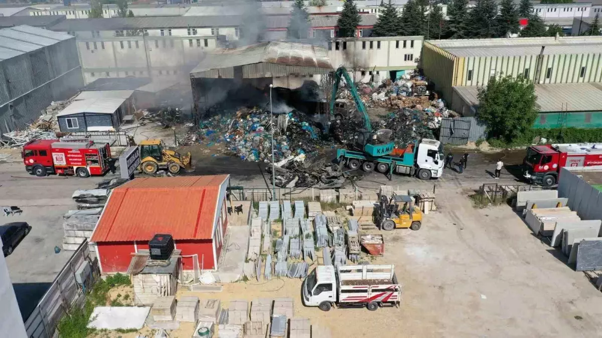 Eskişehir’de Geri Dönüşüm Tesisinde Yangın